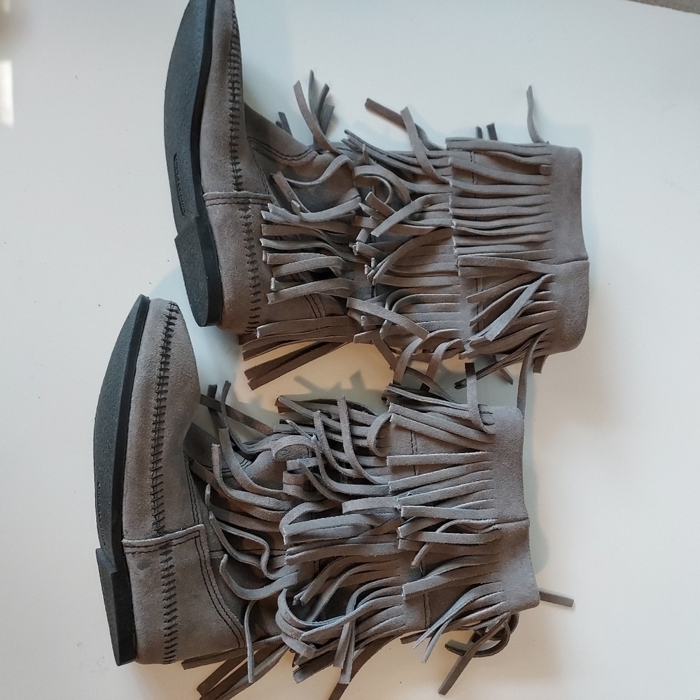 MINNETONKA 3 layer fringe boots - Picture 4 of 7